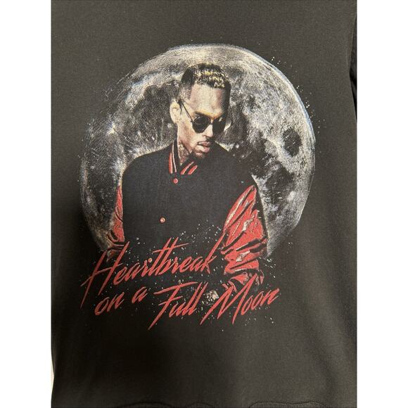 Chris Brown Tour T Shirt Women’s Black Heartbreak On A Full Moon Short Sleeve S - Picture 2 of 7